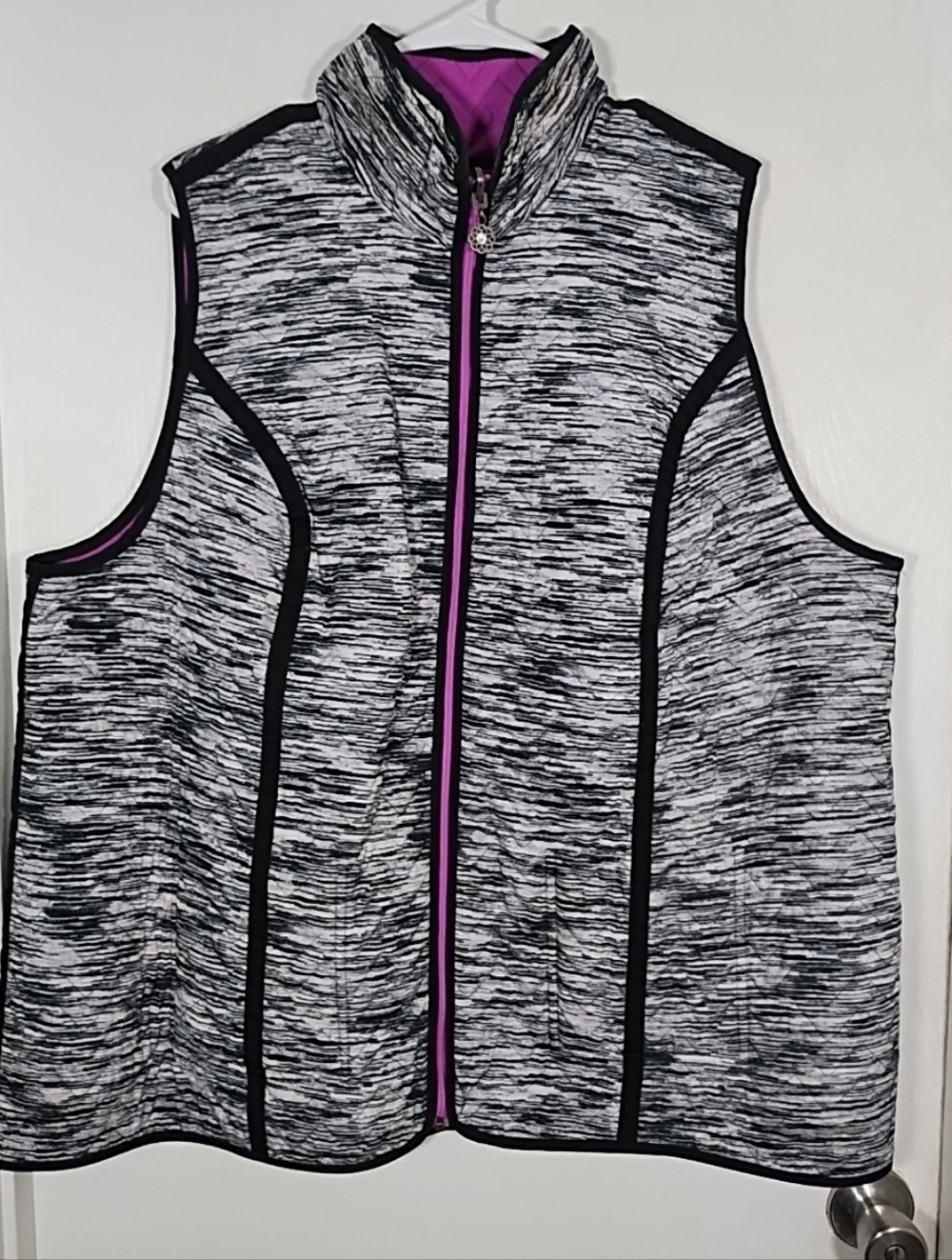 Catherines 1X Quilted Vest Full Zip Black/White Interior Pockets Purple Lining